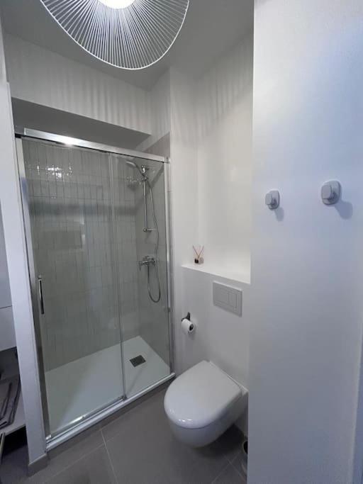 Wish 5 Min Parking Apartment